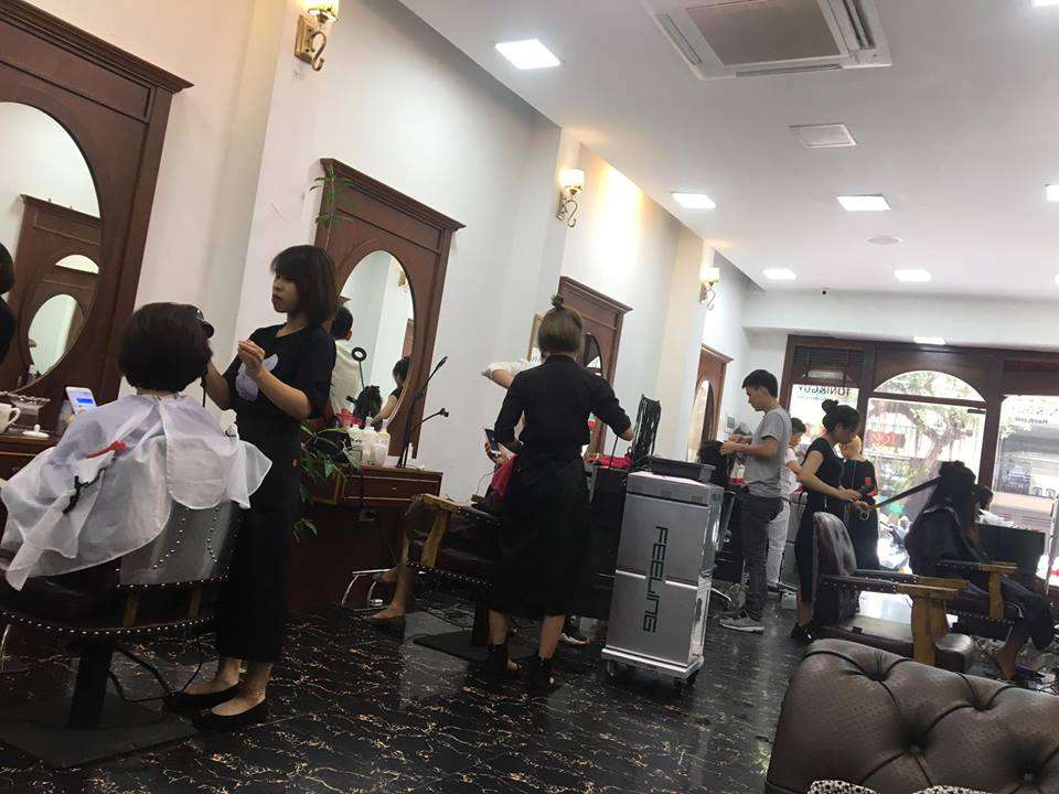 Aki Hairdressing Salon