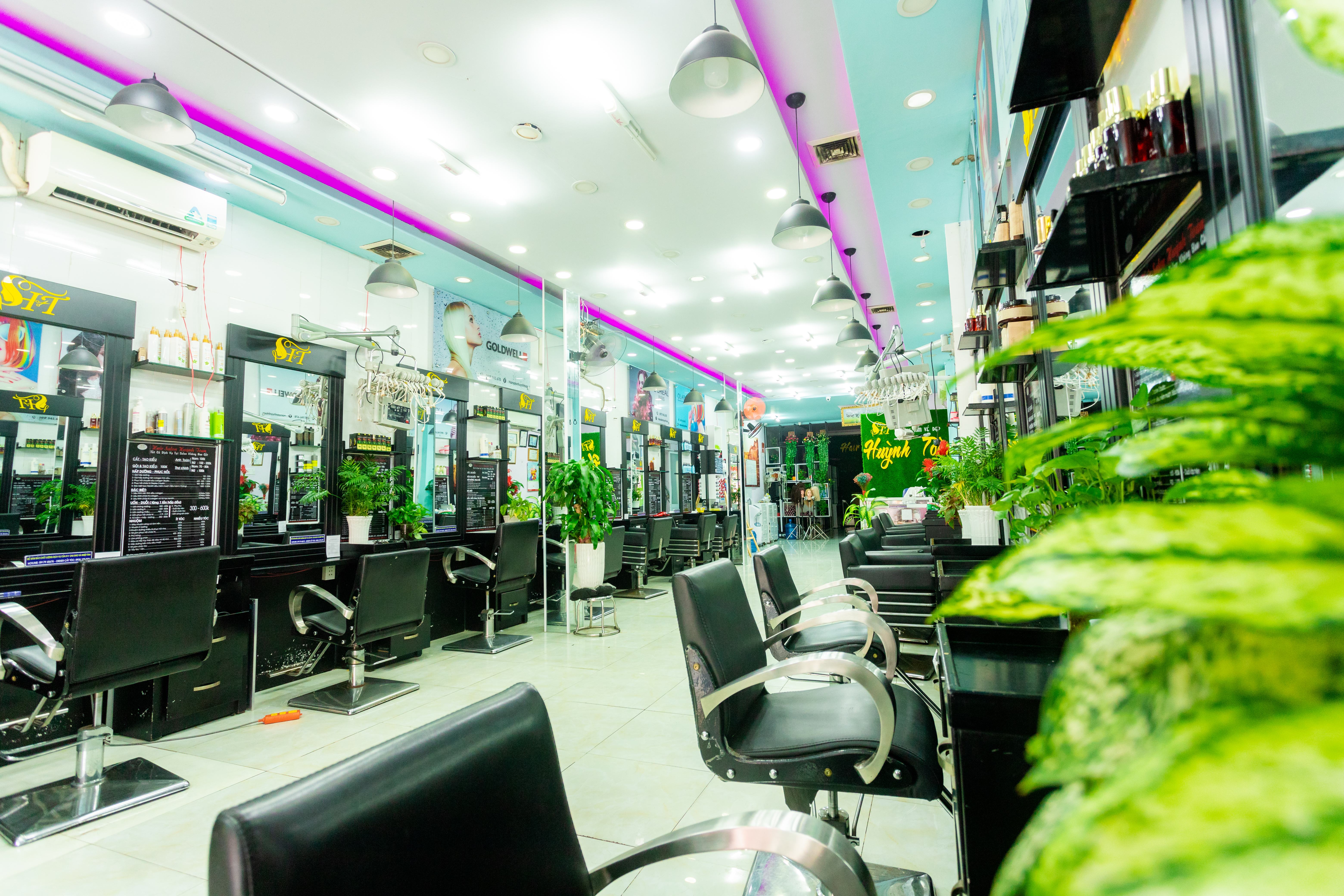 Salon Huỳnh Toàn